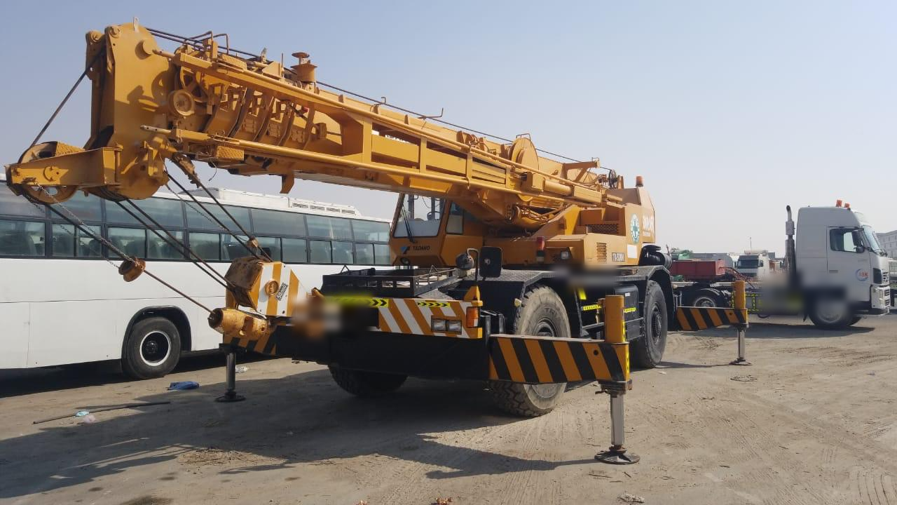 Boom trucks & cranes